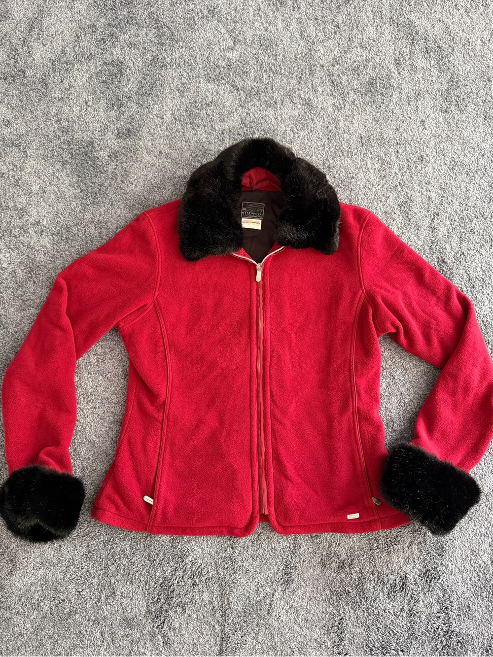 Vintage Metropolis Women's Faux-Fur Red Jacket - Y2K après-ski - Small